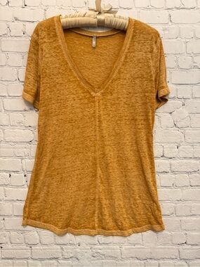 BKE by Buckle Washed V-Neck Tee - Mustard Yellow Size M